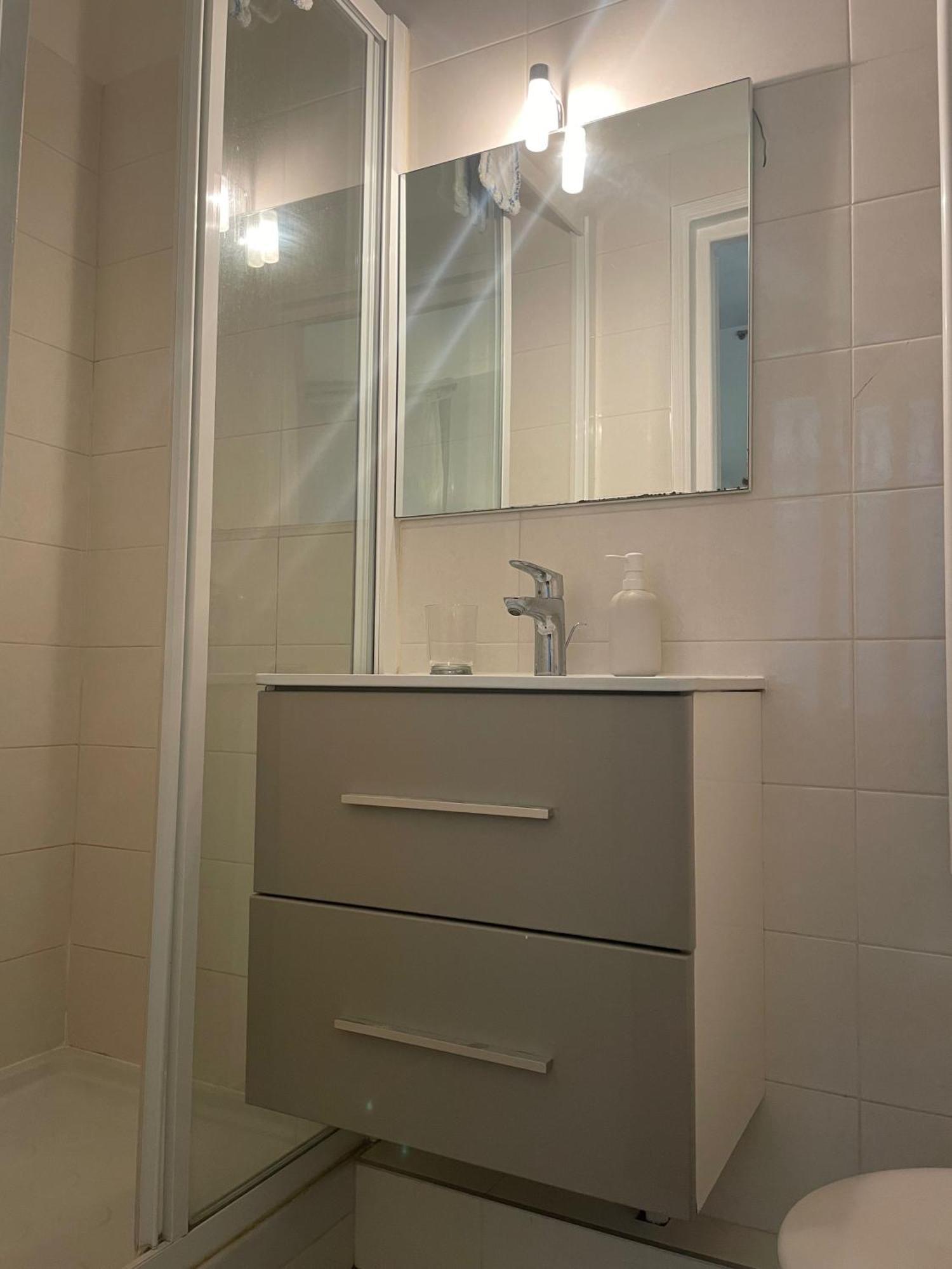 Appartement Charmant Studio Hyper Centre Paris, 7 Min Du Louvre *
